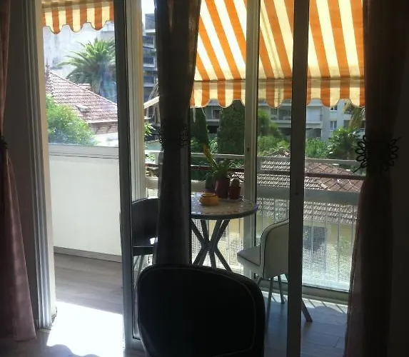 Les Palmiers Lejlighed